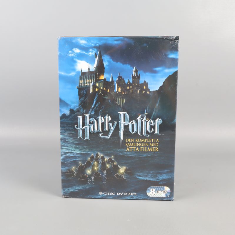 Framsidan på Harry Potter box med slott och logo