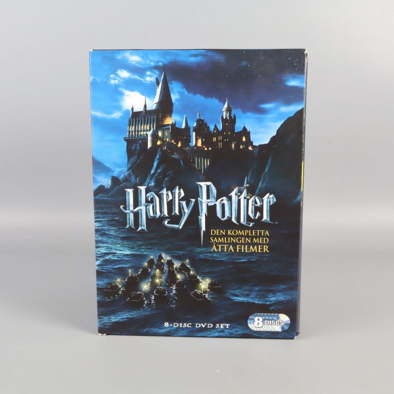 Harry Potter boxens framsida med Hogwarts slott