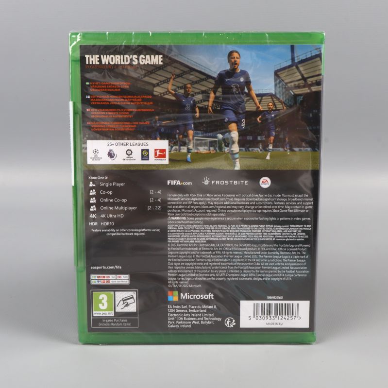 Baksida av FIFA 23 Xbox One visar spelfunktioner och grafik