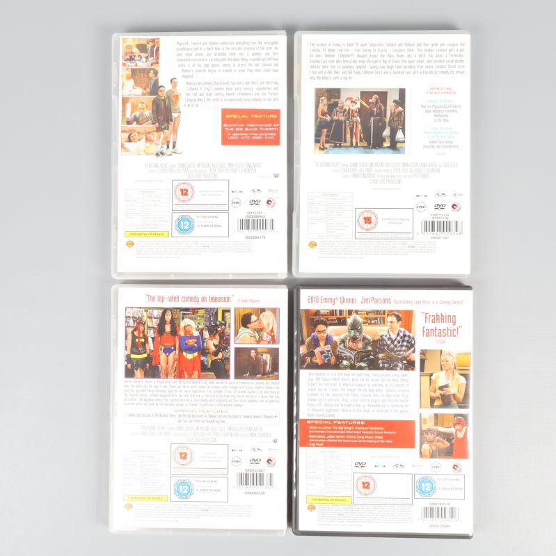 Baksidor på alla fyra DVD-fodral med information
