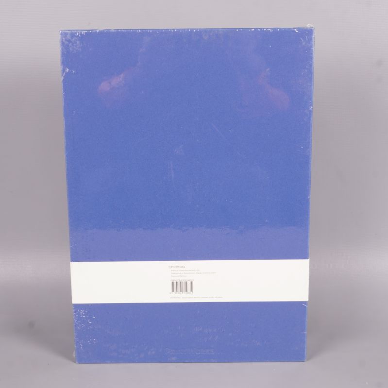 Baksidan av blå backgammonspel box med vit banderoll