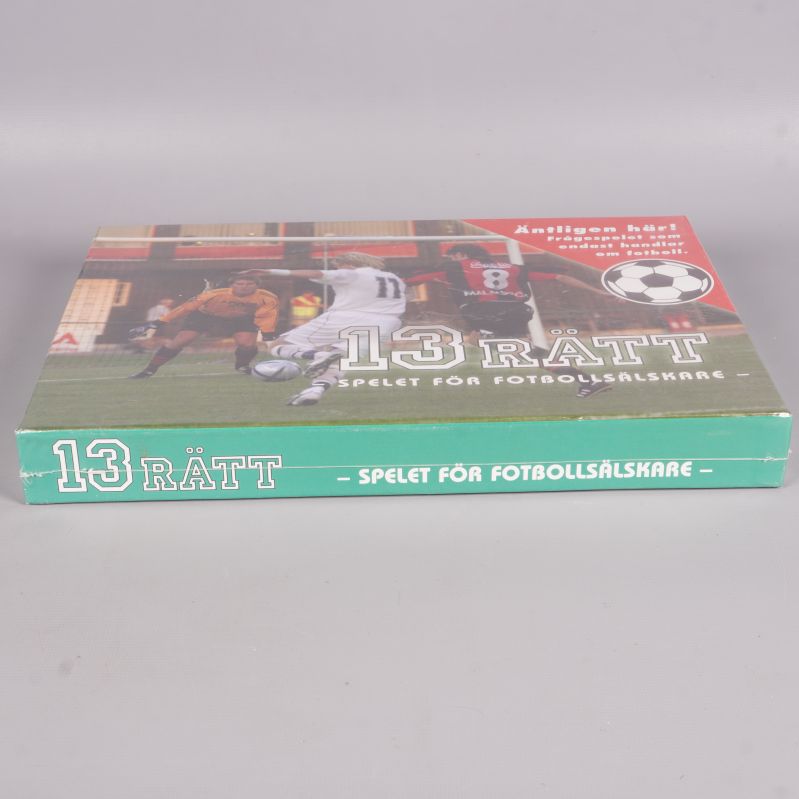 Sida av spelask med logotyp och åldersrekommendation