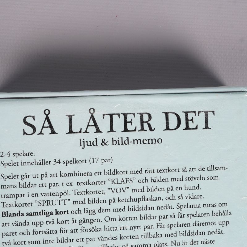 Närbild på baksidan av Atjo Memo med förklaring