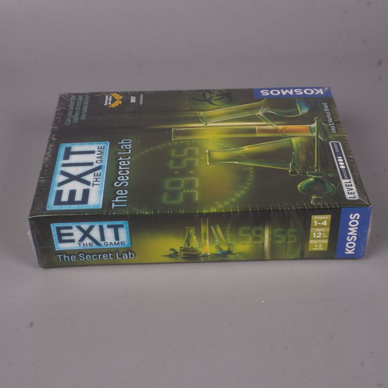 Sällskapsspel liggande med laboratorieinspirerad förpackning