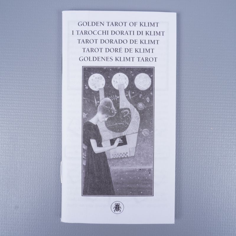 Framsida på tarotkortens svartvita guidemanual