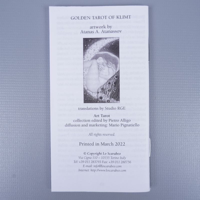 Baksida av tarotkortens guide med upphovsuppgifter och tryckår