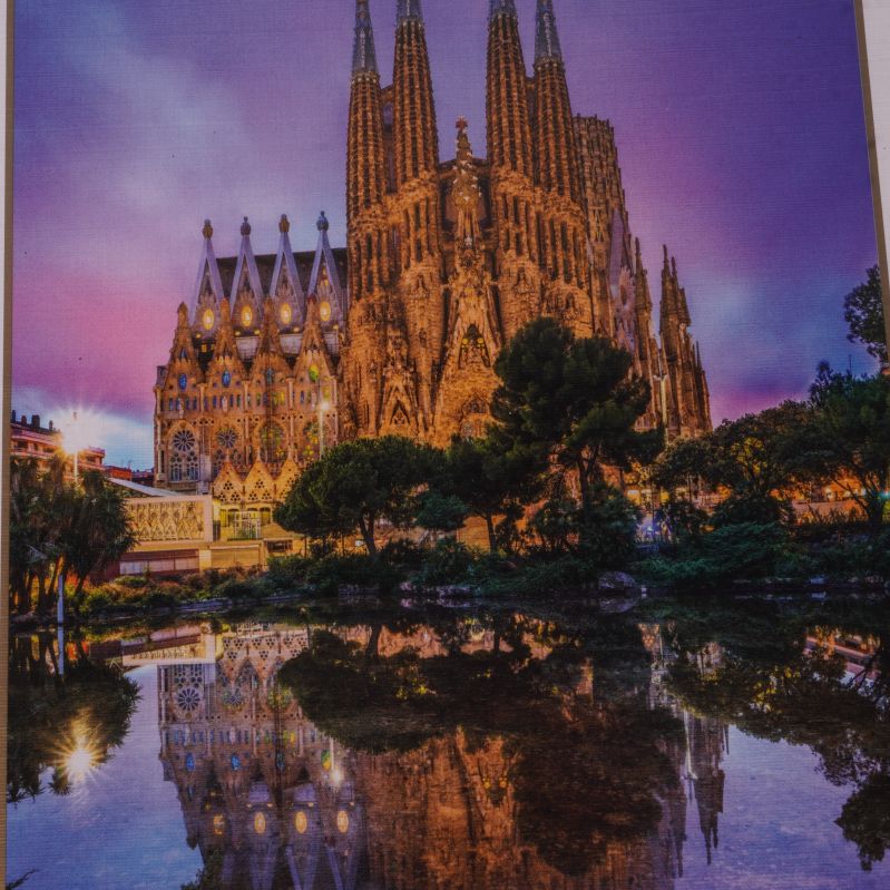Närbild av Sagrada Familia-motiv i kvällsljus på pusselbild