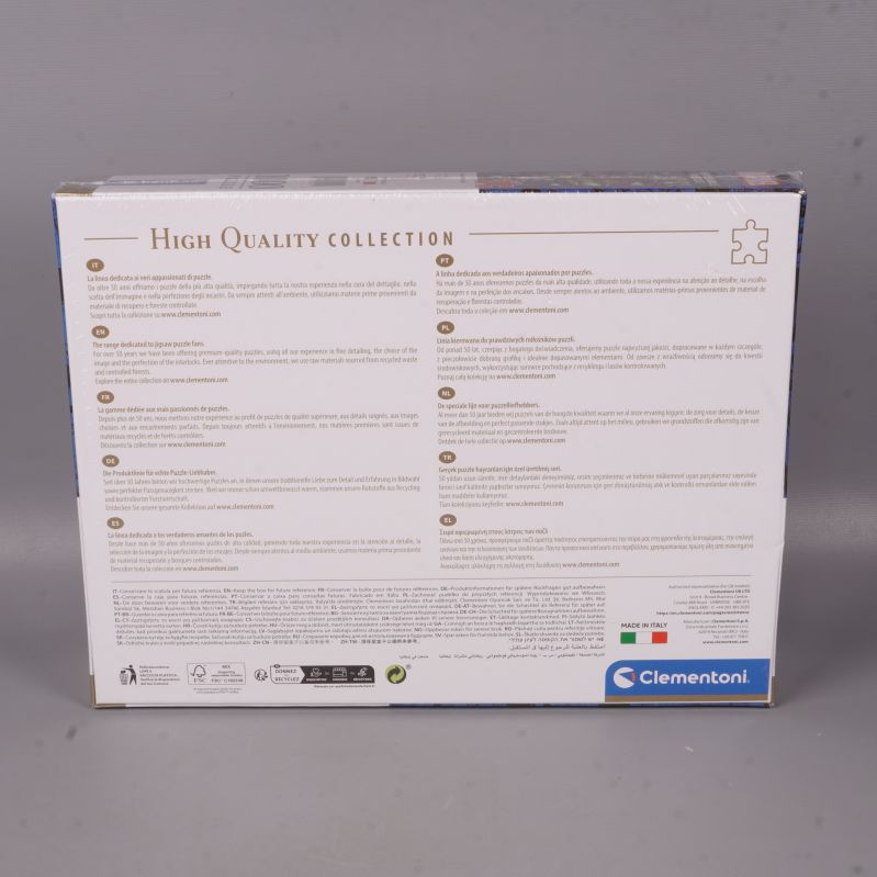 Baksidan av Clementoni Marvel pussel med informationsavsnitt