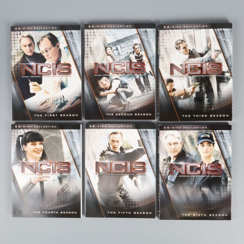 Framsidor på alla sex DVD-fodral för NCIS