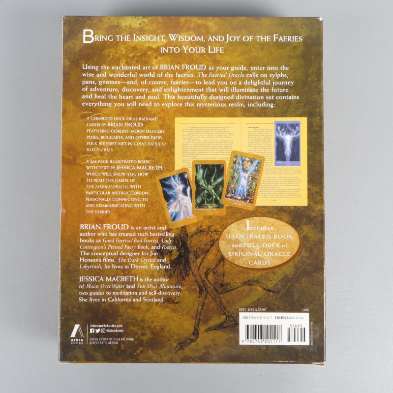 Baksidan av asken med produktbeskrivning och bilder på korten