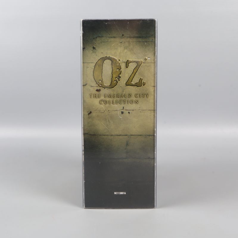 Ryggsidan på Oz The Emerald City Collection DVD-box