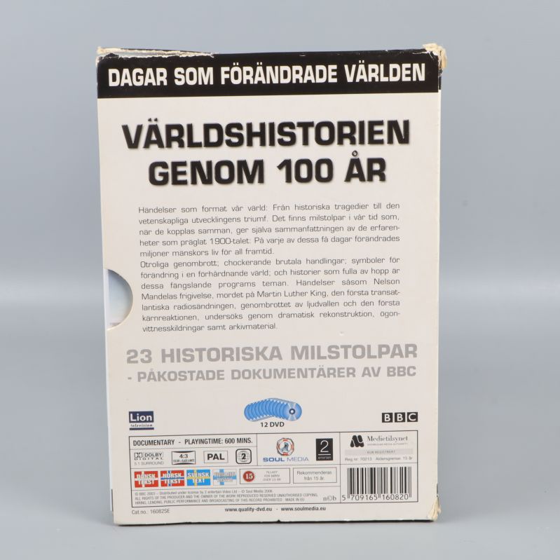 Baksidan på DVD-box med svensk text och fakta