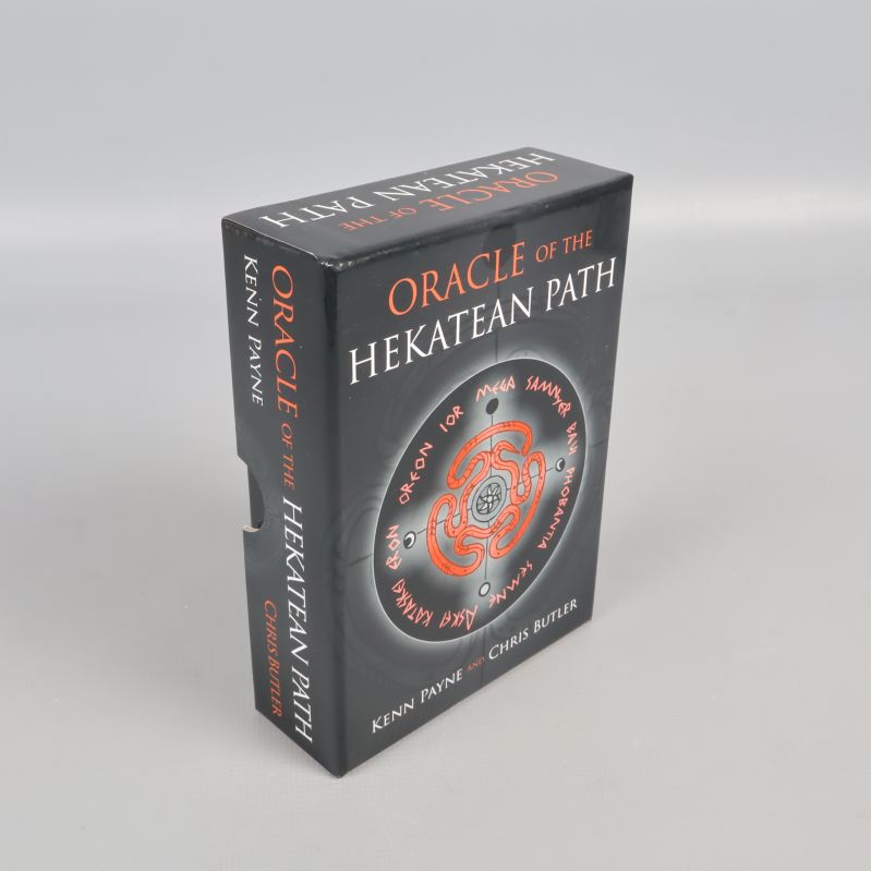 Orakelkortens ask med text och symbol framtill