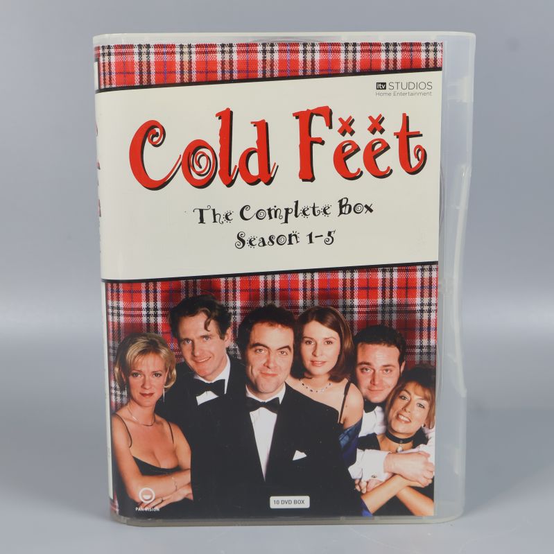 Cold Feet The Complete Box med omslag och huvudkaraktärer