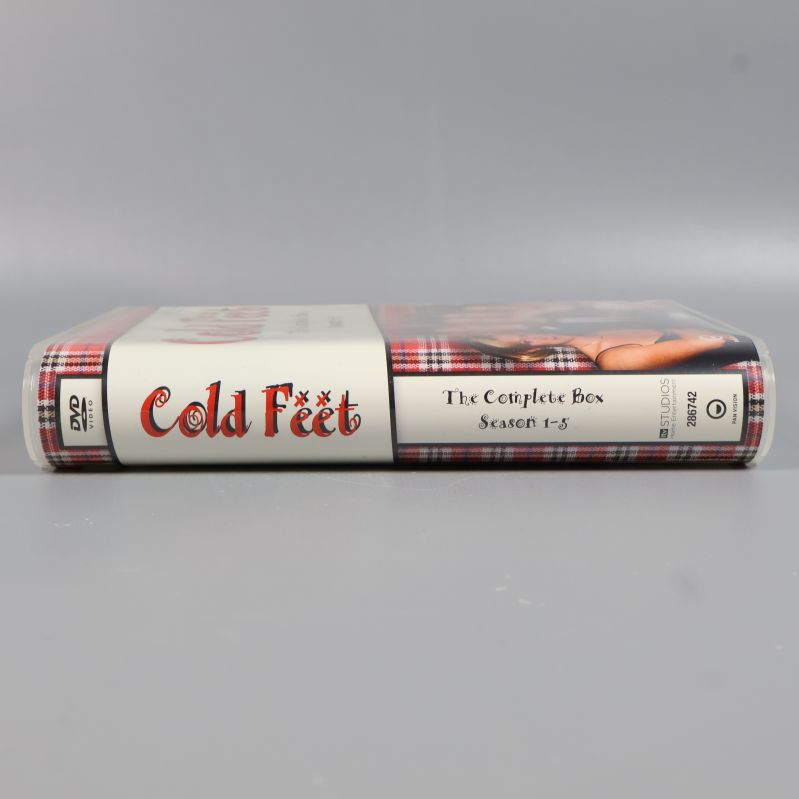 Spine av Cold Feet The Complete Box med titel och DVD-logga