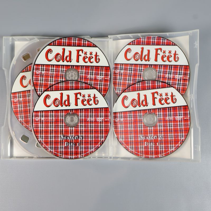 Fyra ytterligare dvd-skivor med Cold Feet-tryck