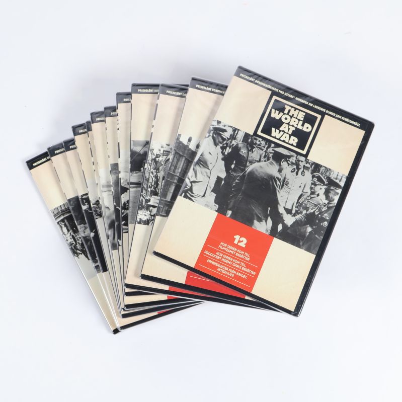 Alla 12 DVD-fodral utlagda på rad