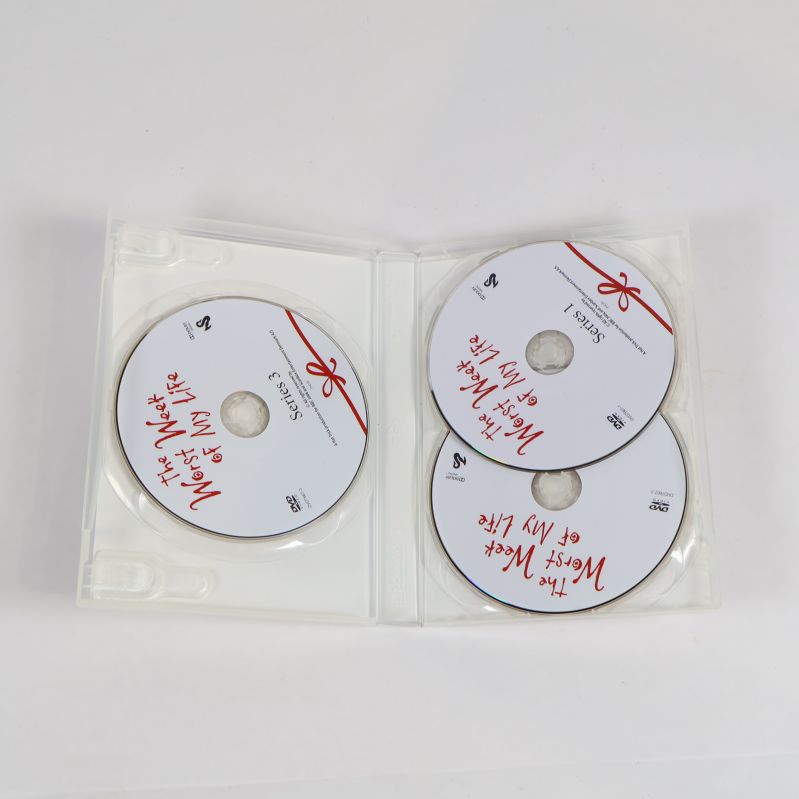 DVD-box öppnad med tre skivor synliga inuti