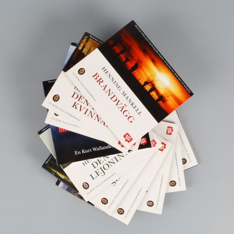 Flera Wallander-ljudböcker utspridda och överlappande varandra