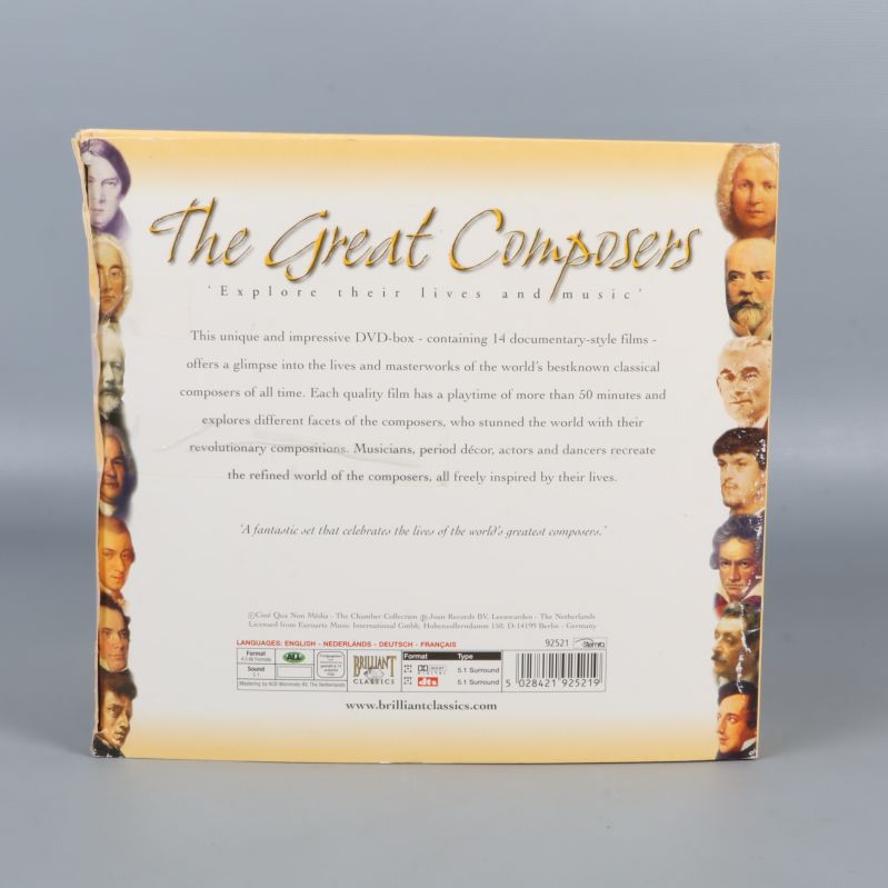 Baksidan av DVD-boxen med sammanfattning och porträtt