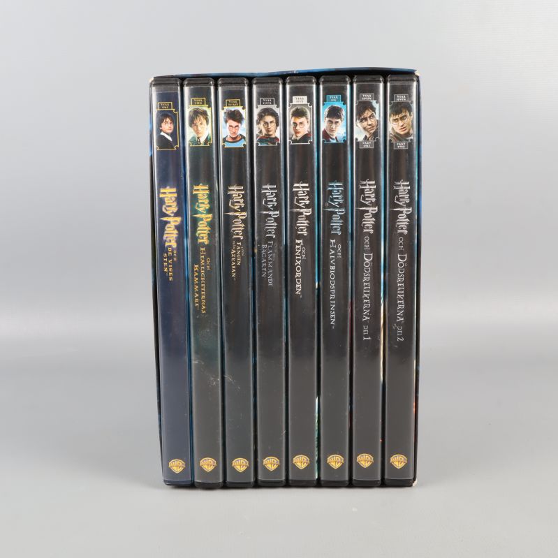 Spinen på Harry Potter DVD-boxen med åtta DVD-fodral