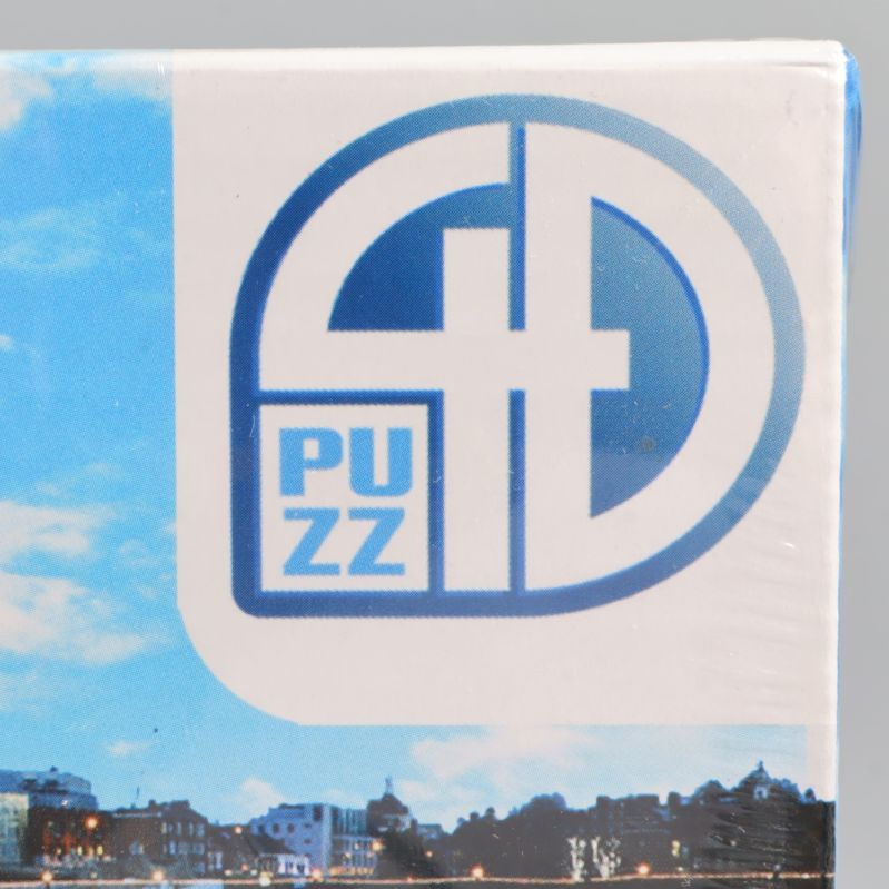 Logo 4D PUZZ i blå och vit färg på förpackningen