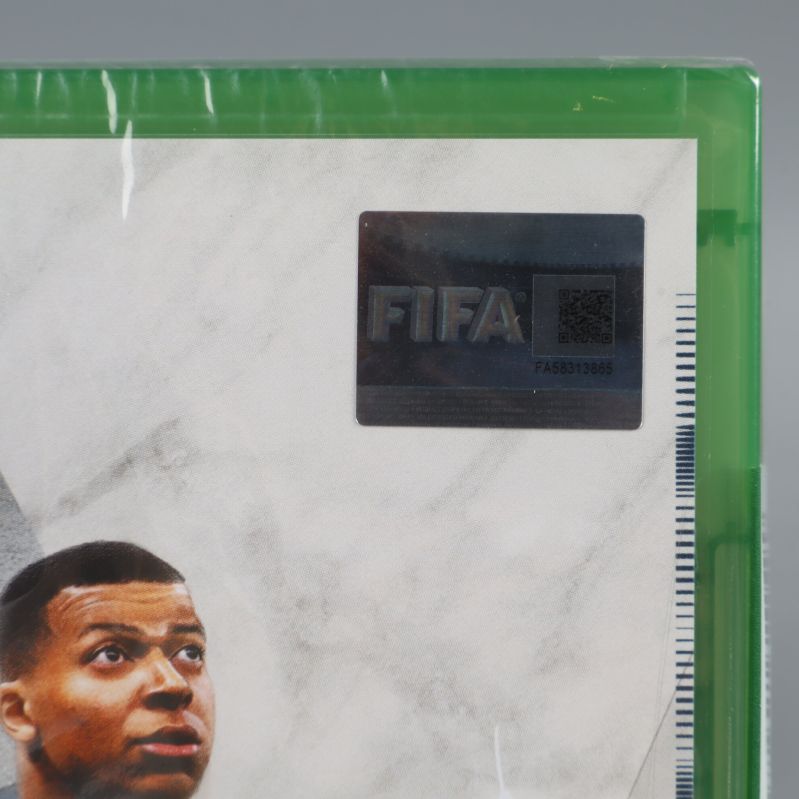 Närbild på FIFA hologramdekal på spelomslaget