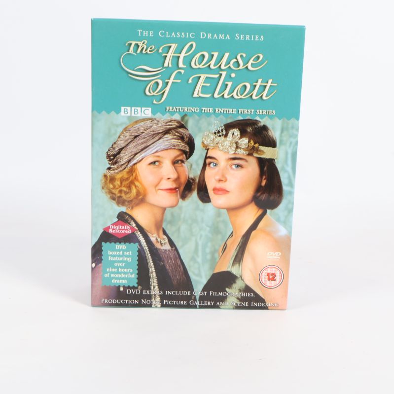 Framsidan av The House of Eliott DVD-box med två karaktärer