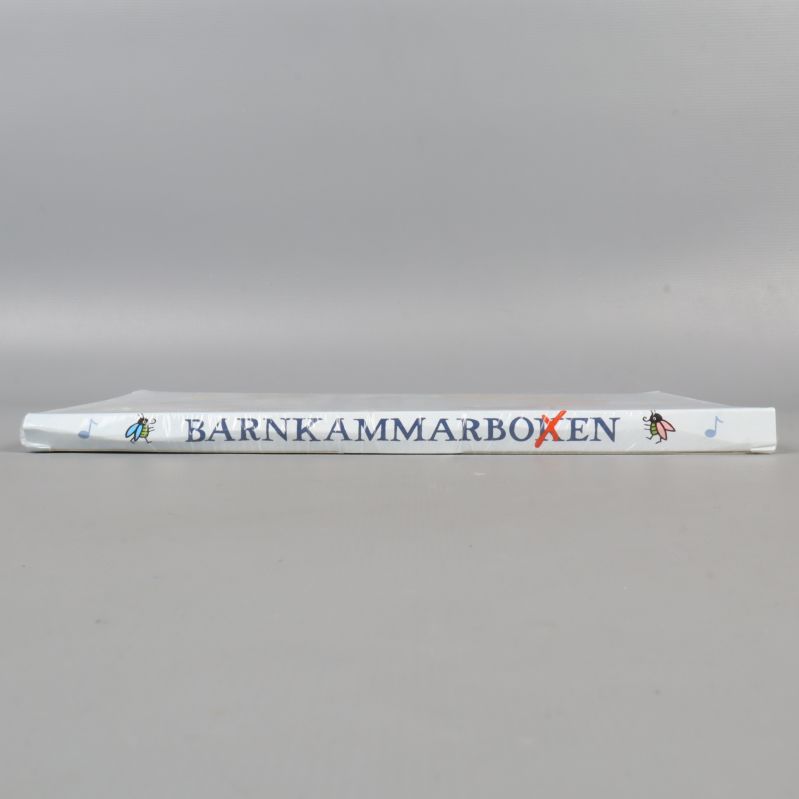 Bokryggen där Barnkammarboken står tryckt i blå bokstäver