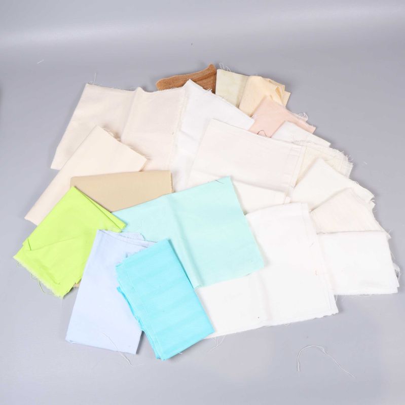 Stuvbitar i vita, pastellfärgade och ljusgula toner