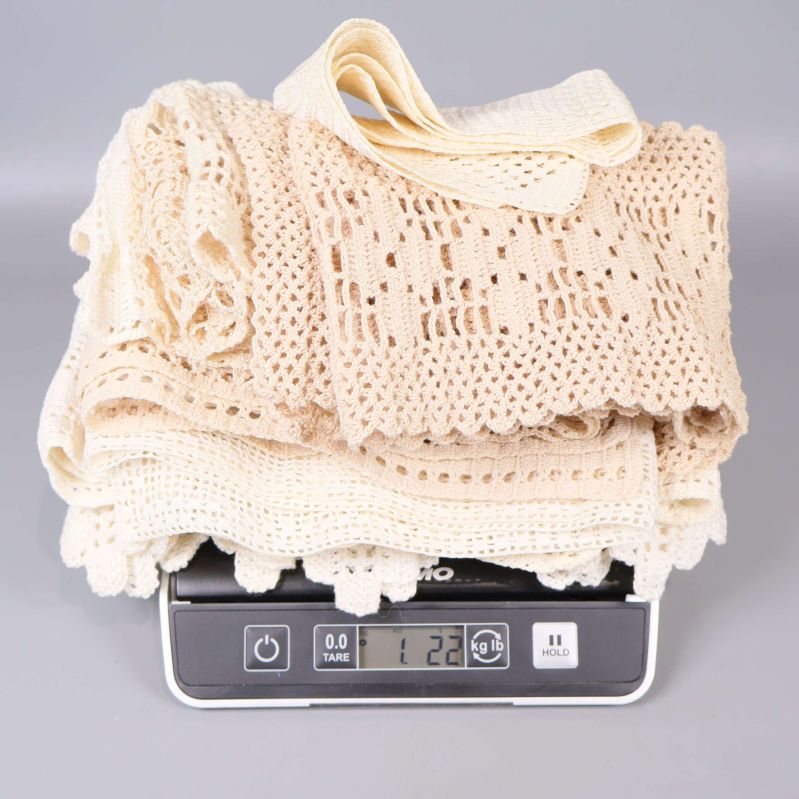 Virkade spets på våg, visar vikt 1223 gram