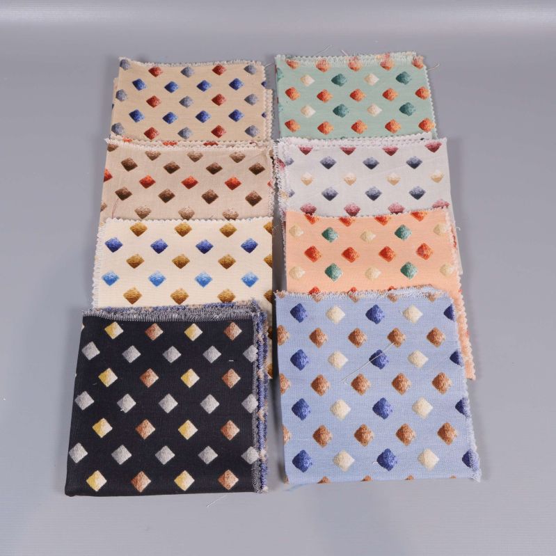 Åtta tygprover med prickiga och rutiga mönster i pastellfärger