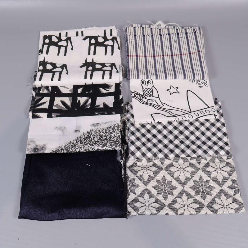 Tygbitar med grafiska och rutiga mönster i svart och vitt