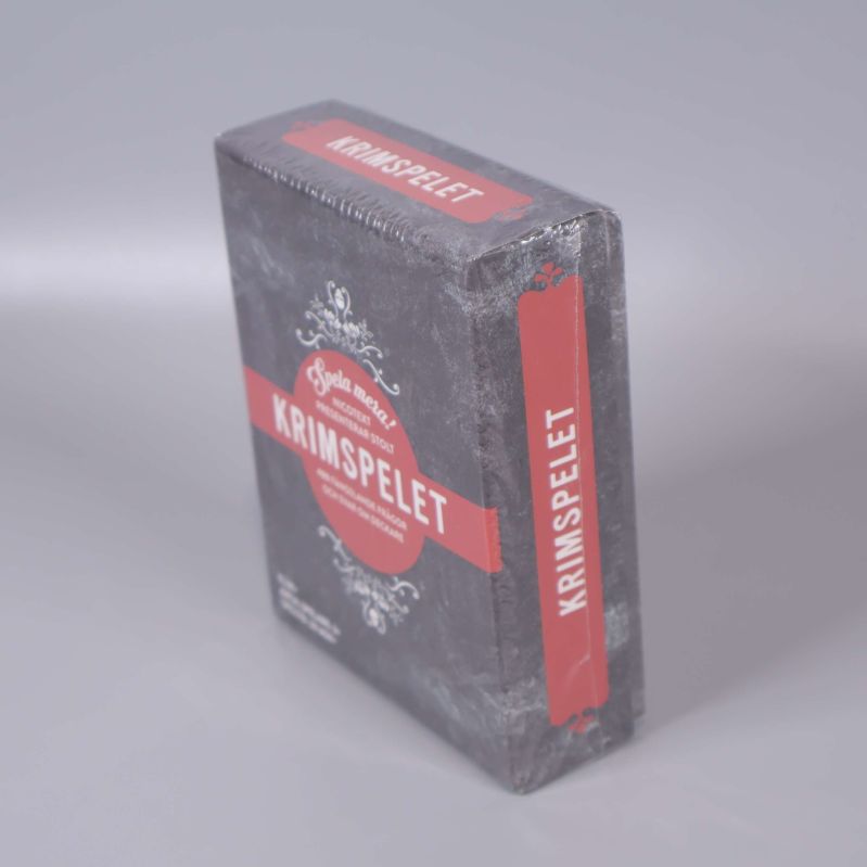Krimspelet stående snett med synlig sida och topp