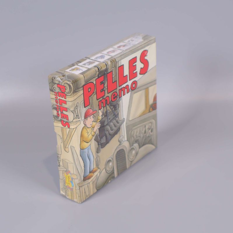 Pelles memo visat i vinkel framifrån