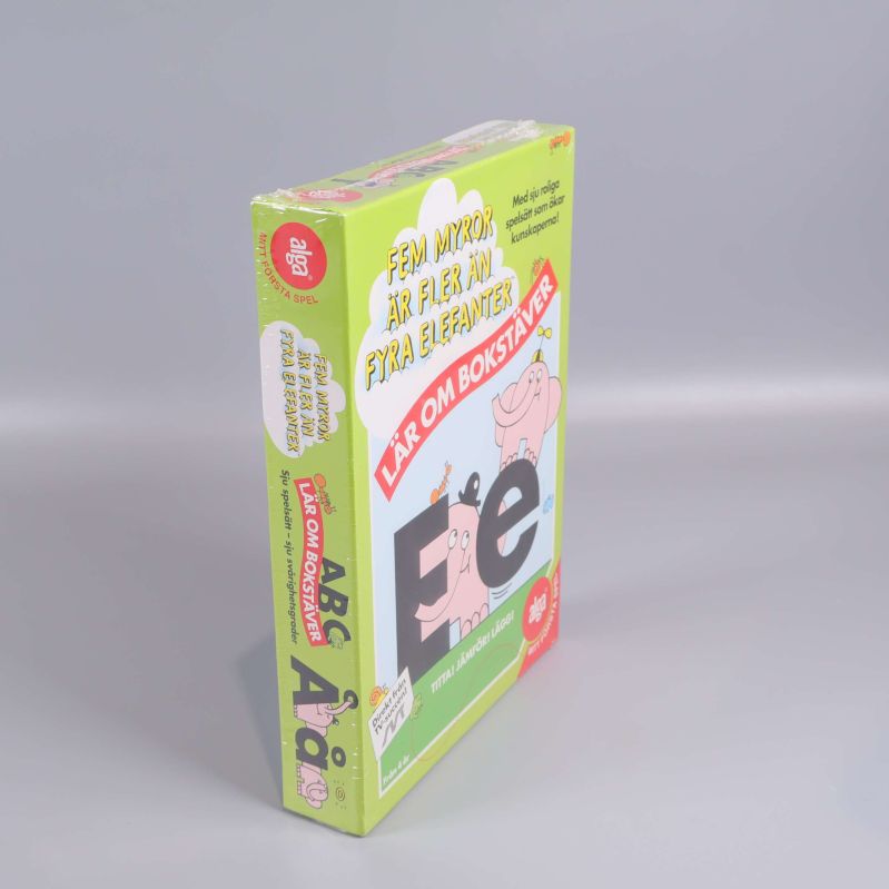 Bokstavsspelet fotograferat snett framifrån