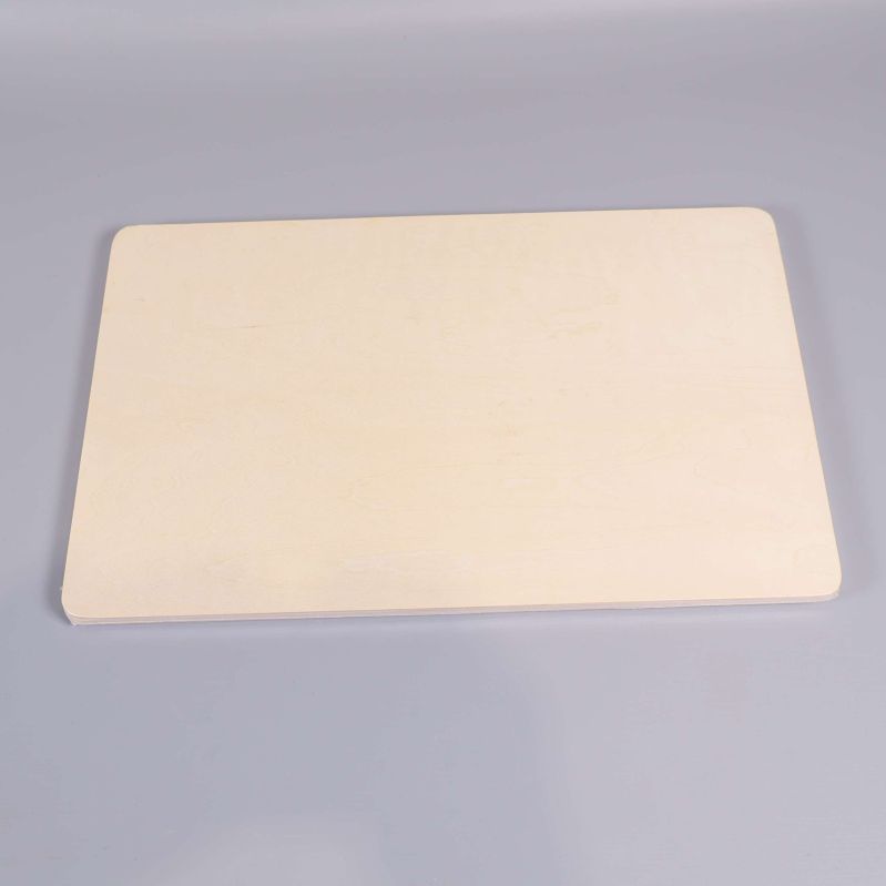 Baksidan av ett ljust babypussel utan motiv eller text