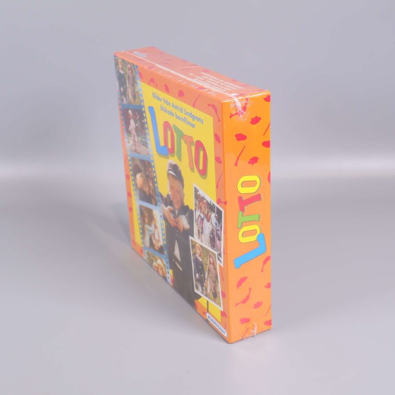 Lotto spel sedd från sidan med titeln på kanten