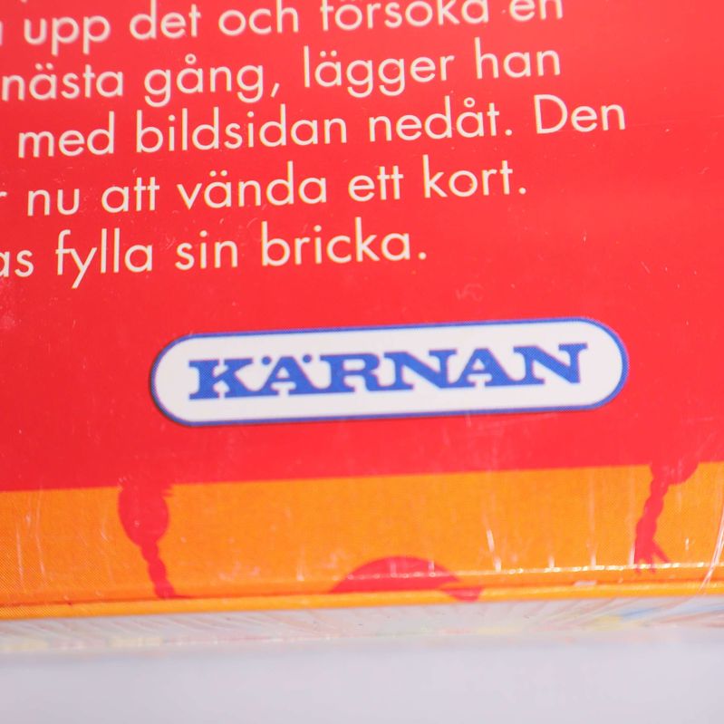 Kärnan-logotyp i närbild på lådans baksida