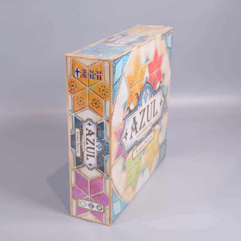 Azul Summer Pavilion box sedd från sidan med geometriska former