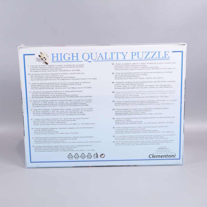 Baksidan av pussellådan med information och riktlinjer