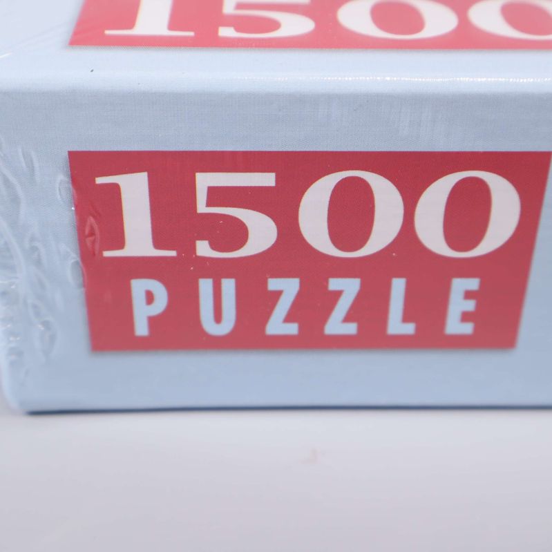 Närbild på märket 1500 puzzle på lådan