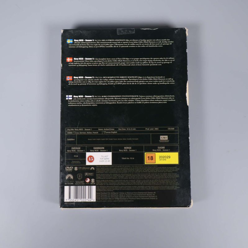 Baksidan av NCIS säsong 1 dvd-box med detaljerad text