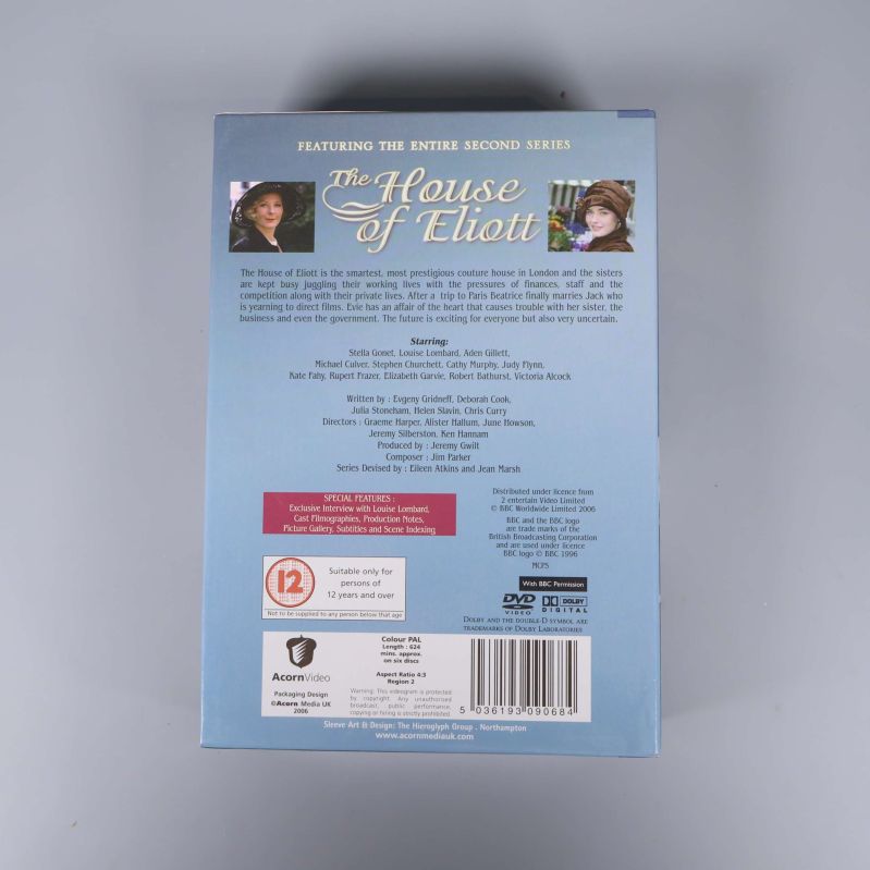 Baksidan av The House of Eliott DVD-box med text och information