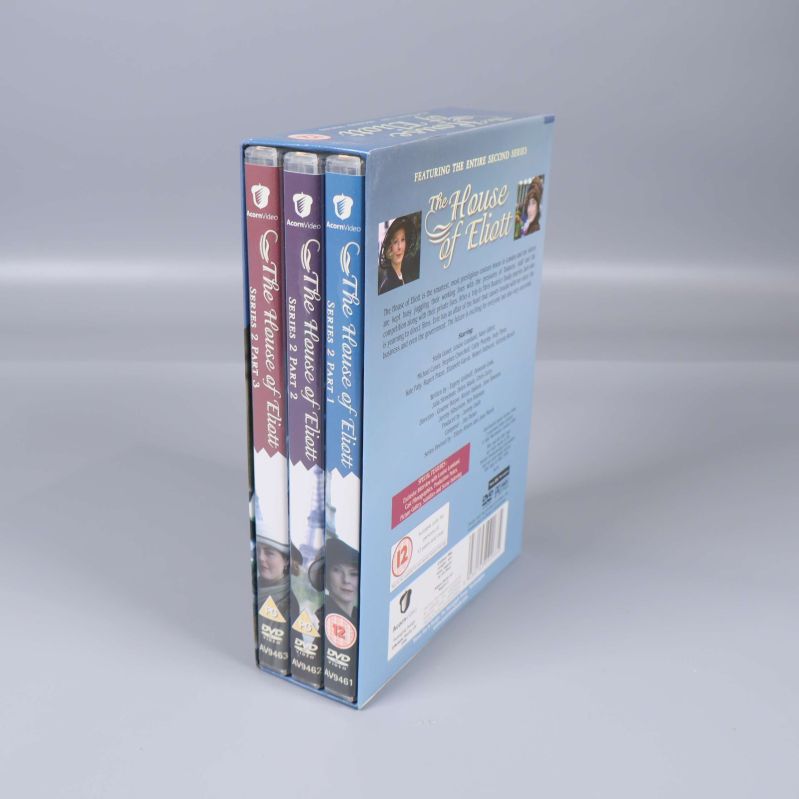 The House of Eliott box visar tre DVD-fodral inuti