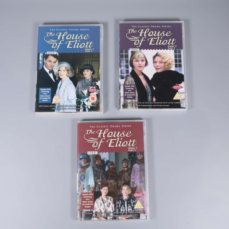 Tre DVD-fodral med olika omslag från TV-serien