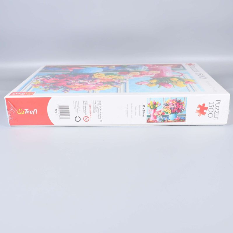 Pusselasken från långsidan med logga och bild av motivet