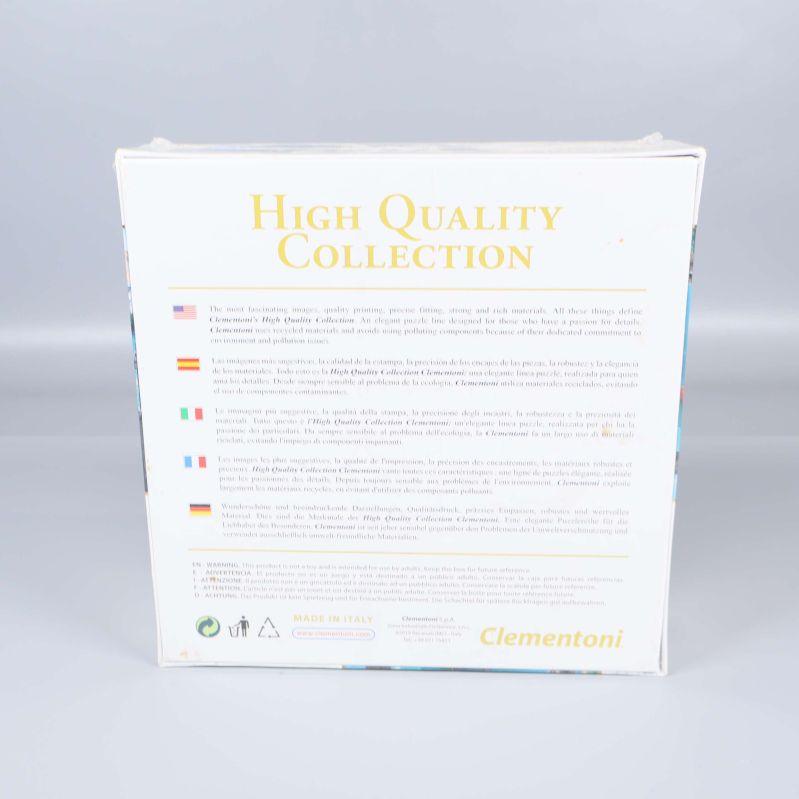 Baksidan av pussellådan med text om High Quality Collection