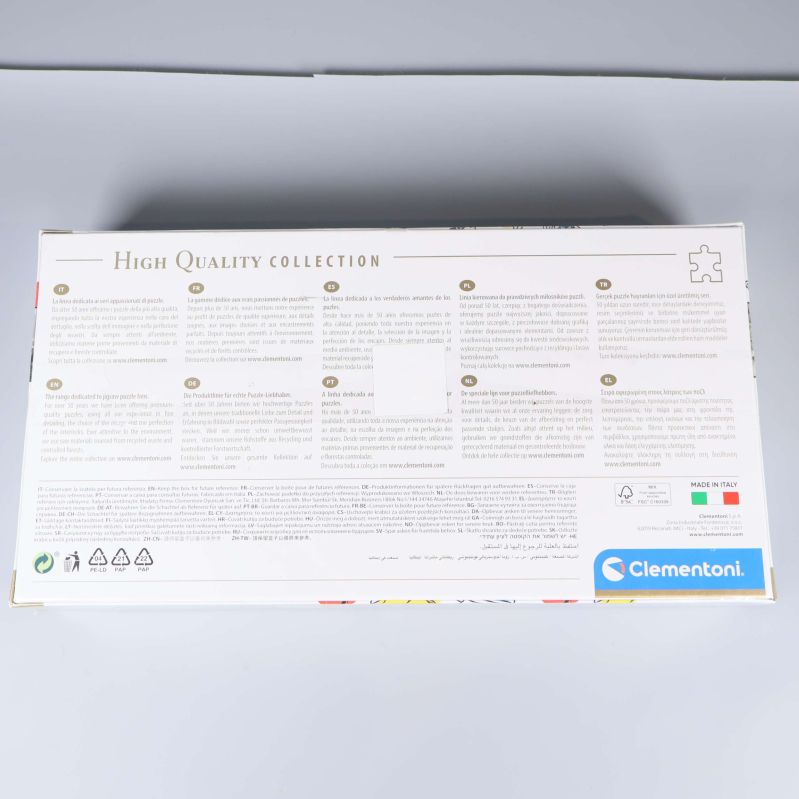 Baksida på Clementoni Friends Panorama pussellåda