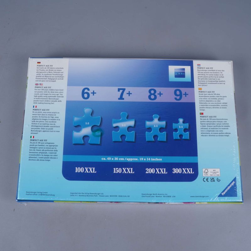 Baksidan av puzzelasken visar rekommenderade åldrar och olika bitantal